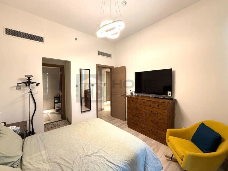 Apartment for Sale in Oxford Residence 2 - Jumeirah Village Circle, Dubai - Vacant | Pool View | Well Maintained at 1140000 AED